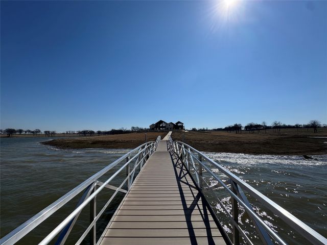 552 Lakeshore Lane, Windom, TX 75492