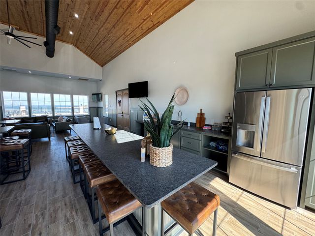 552 Lakeshore Lane, Windom, TX 75492