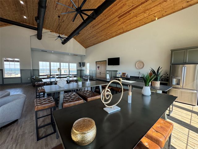 552 Lakeshore Lane, Windom, TX 75492