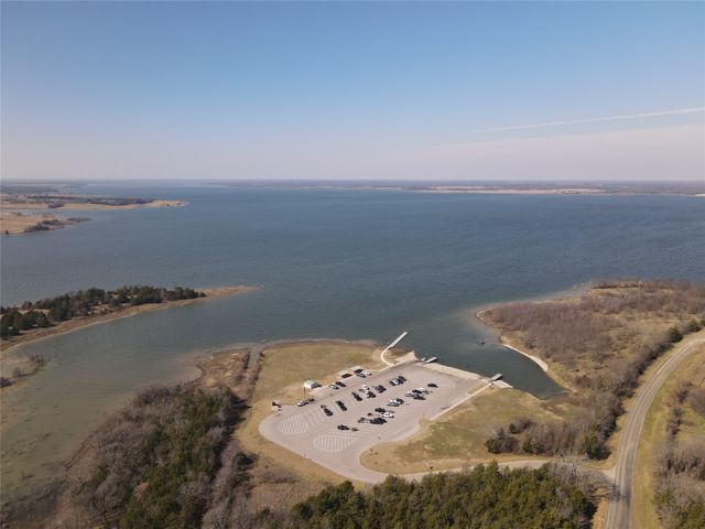 552 Lakeshore Lane, Windom, TX 75492