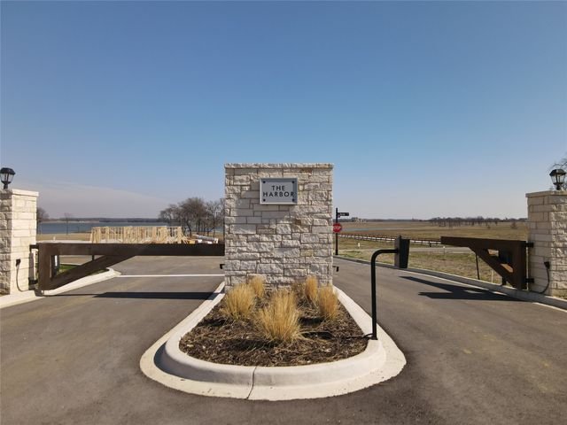 552 Lakeshore Lane, Windom, TX 75492