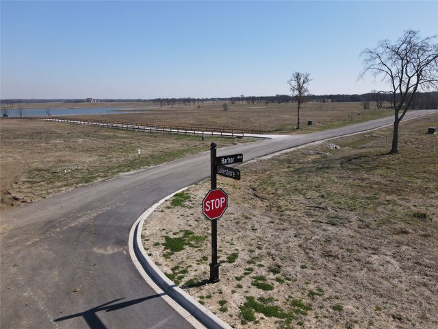 552 Lakeshore Lane, Windom, TX 75492