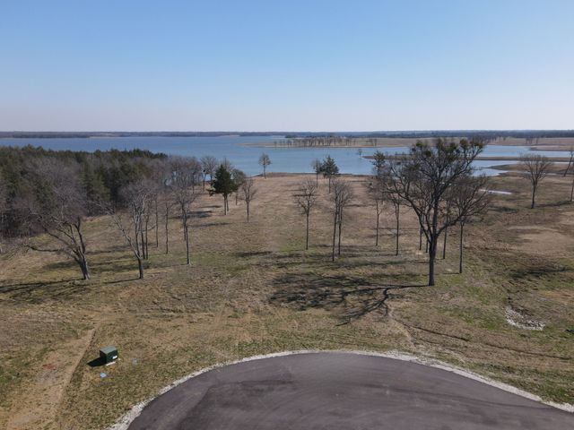 552 Lakeshore Lane, Windom, TX 75492