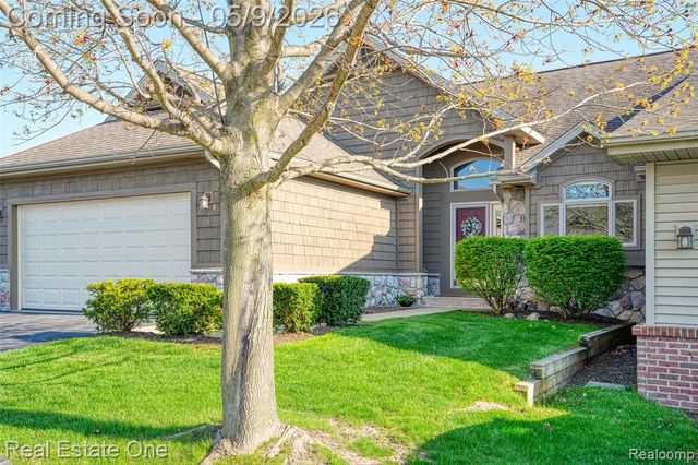 2243 Willow Tree Drive, Brighton, MI 48116