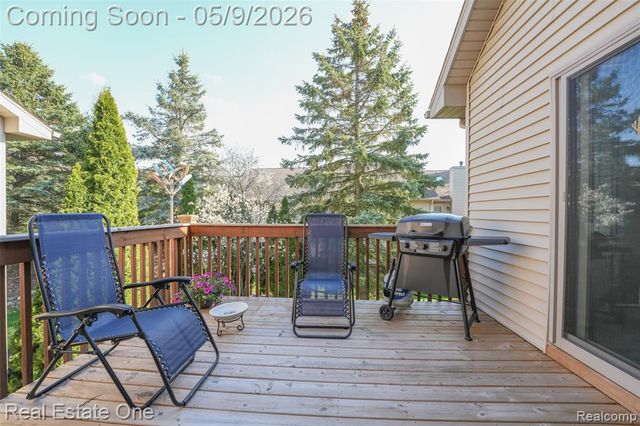 2243 Willow Tree Drive, Brighton, MI 48116