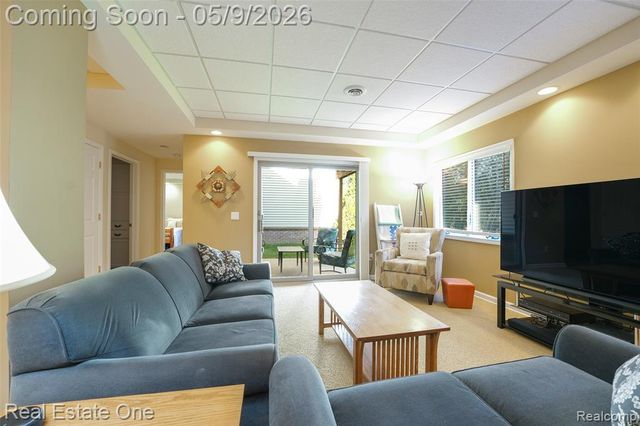 2243 Willow Tree Drive, Brighton, MI 48116