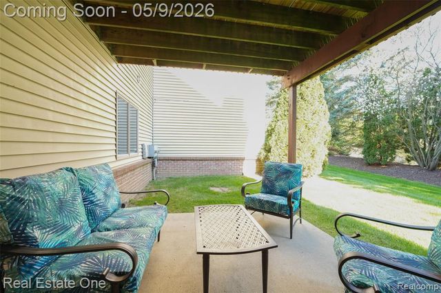 2243 Willow Tree Drive, Brighton, MI 48116