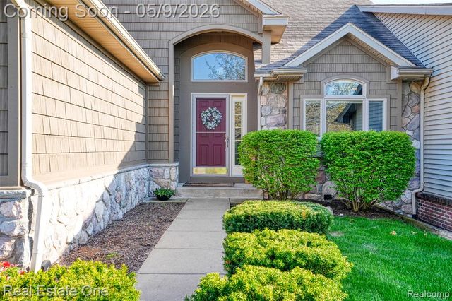 2243 Willow Tree Drive, Brighton, MI 48116