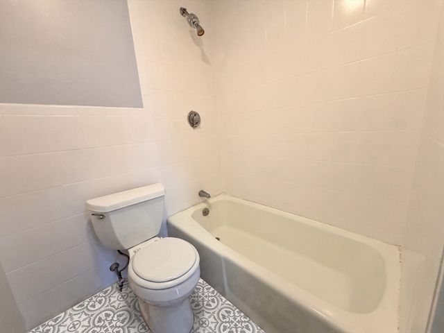 10 Roberts 32, Somerville, MA 02145