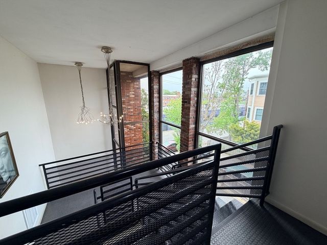 10 Roberts 32, Somerville, MA 02145