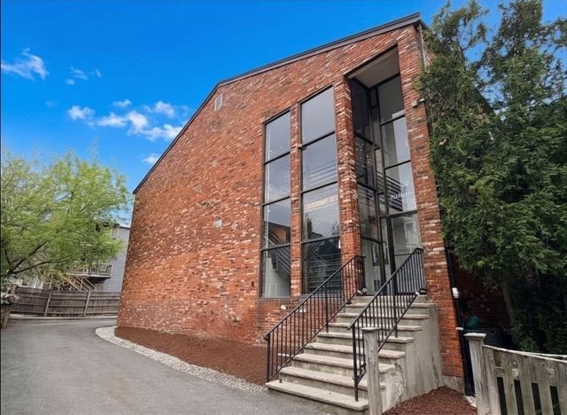10 Roberts 32, Somerville, MA 02145