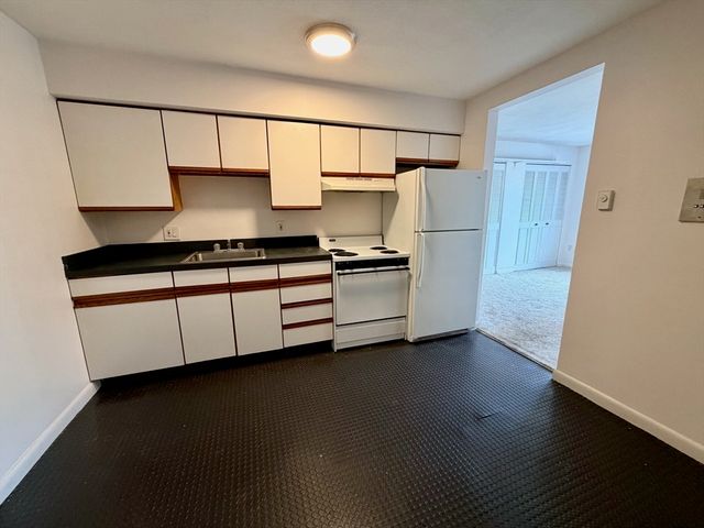 10 Roberts 32, Somerville, MA 02145