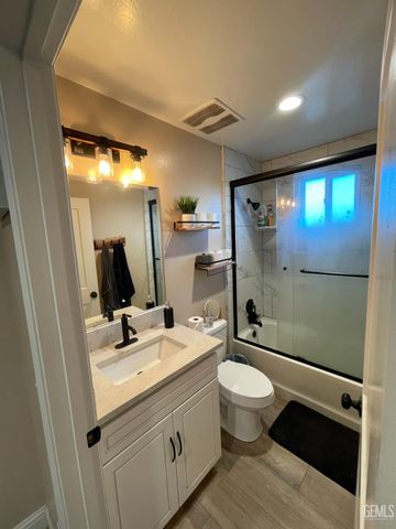 4812 Sammons Avenue, Bakersfield, CA 93307