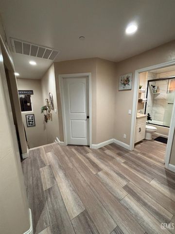 4812 Sammons Avenue, Bakersfield, CA 93307