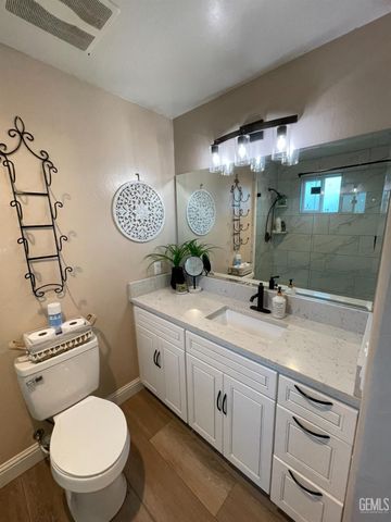 4812 Sammons Avenue, Bakersfield, CA 93307