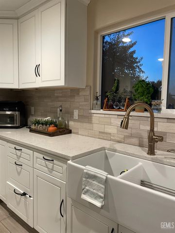 4812 Sammons Avenue, Bakersfield, CA 93307