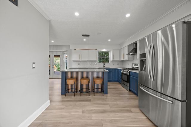 1643 Westwood Drive, Lewis Center, OH 43035