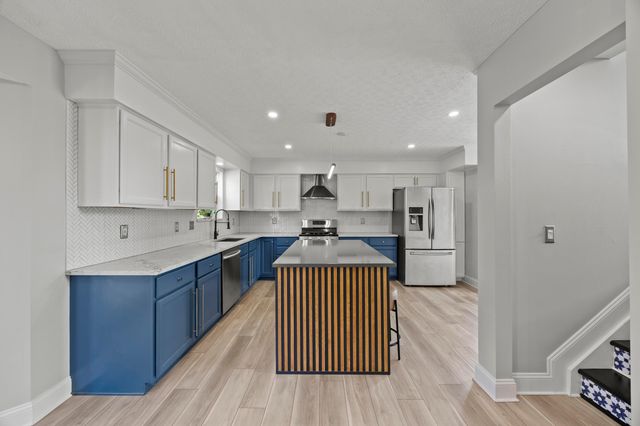 1643 Westwood Drive, Lewis Center, OH 43035