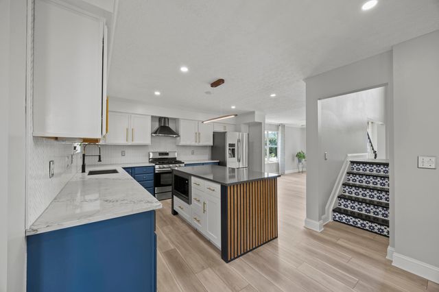 1643 Westwood Drive, Lewis Center, OH 43035