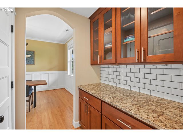 829 Se UMATILLA St, Portland, OR 97202