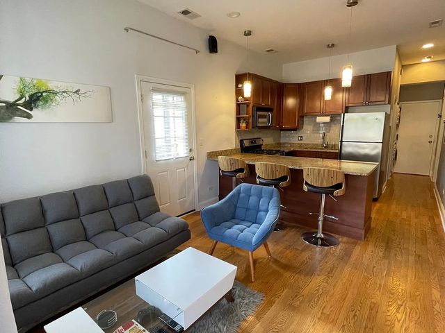 2025 W Erie Street 1R, Chicago, IL 60612