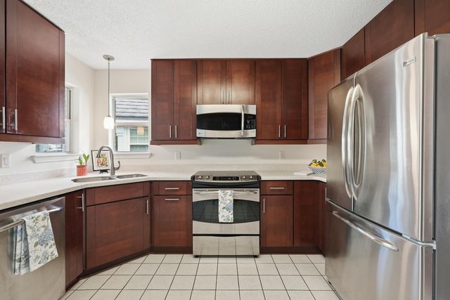 946 Shalimar Pointe Drive, Shalimar, FL 32579