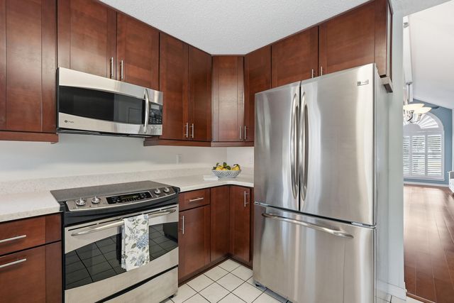 946 Shalimar Pointe Drive, Shalimar, FL 32579