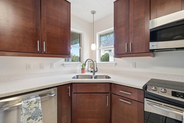 946 Shalimar Pointe Drive, Shalimar, FL 32579