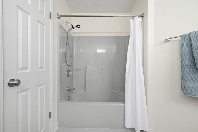 946 Shalimar Pointe Drive, Shalimar, FL 32579