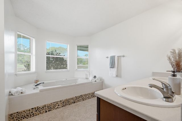 946 Shalimar Pointe Drive, Shalimar, FL 32579