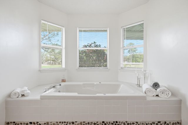 946 Shalimar Pointe Drive, Shalimar, FL 32579