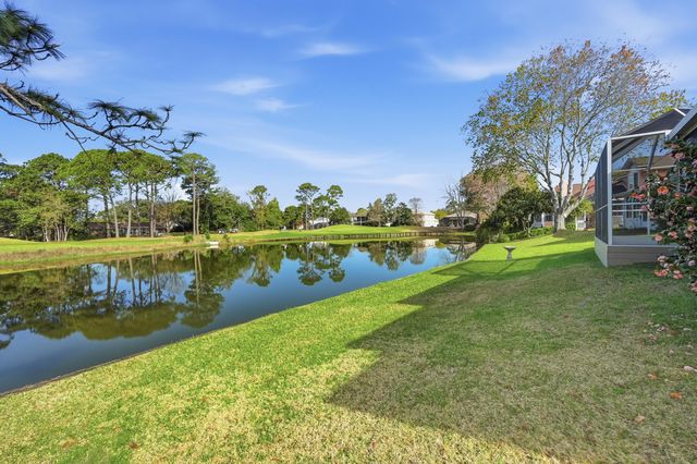 946 Shalimar Pointe Drive, Shalimar, FL 32579