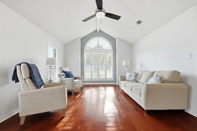 946 Shalimar Pointe Drive, Shalimar, FL 32579