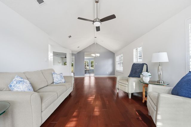 946 Shalimar Pointe Drive, Shalimar, FL 32579