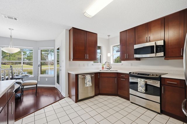 946 Shalimar Pointe Drive, Shalimar, FL 32579