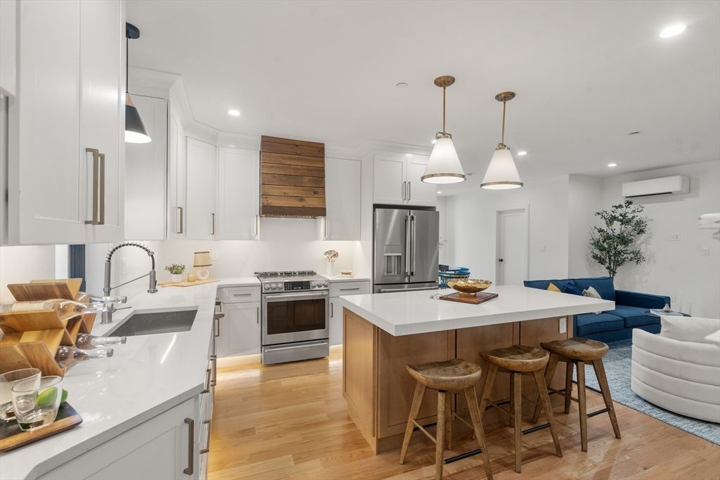 9 Sydney 4, Boston, MA 02125