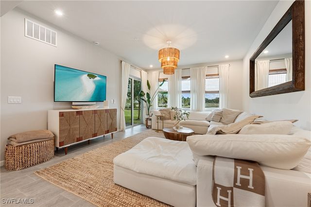 4638 Arboretum CIR 102, Naples, FL 34112