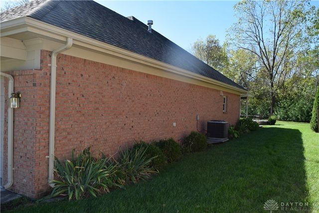 105 Rebecca Circle, Englewood, OH 45322