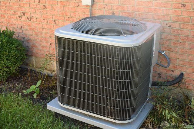 105 Rebecca Circle, Englewood, OH 45322