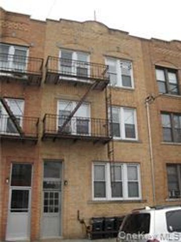 21-07 38th Street 1R, Astoria, NY 11105