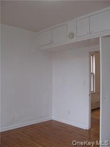 21-07 38th Street 1R, Astoria, NY 11105
