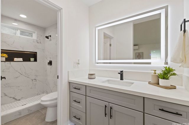 1244 Mokuhano Street, Honolulu, HI 96825