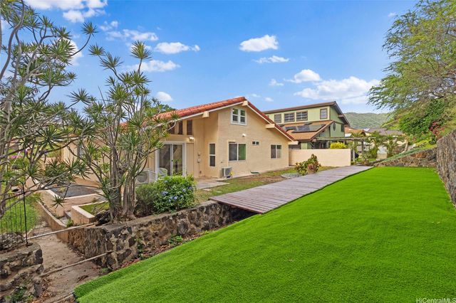 1244 Mokuhano Street, Honolulu, HI 96825