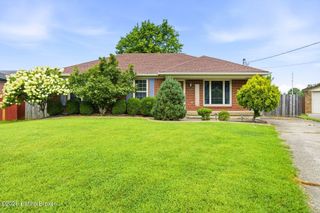 5502 Landcross Dr, Louisville, KY 40216