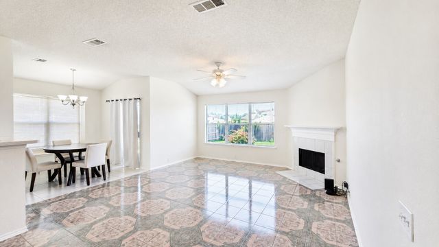 1407 Autumncrest Drive, Arlington, TX 76002