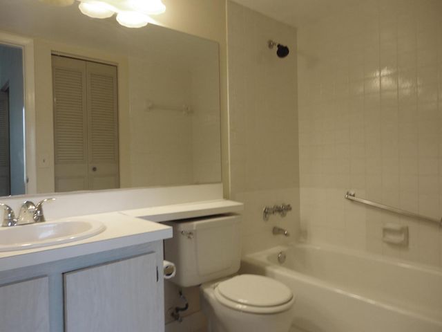 322 Knotty Pine Circle D-1, Greenacres, FL 33463