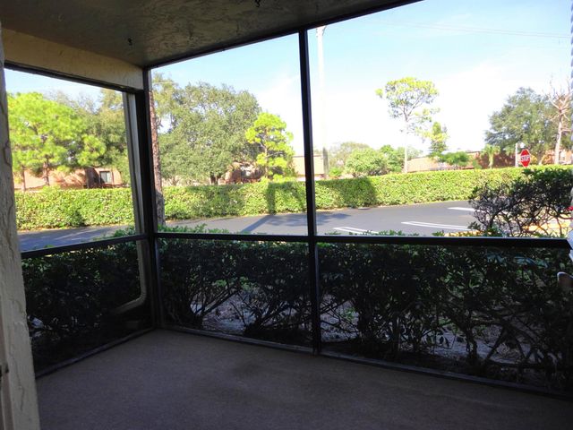 322 Knotty Pine Circle D-1, Greenacres, FL 33463