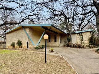 2013 Mill Creek Drive, Arlington, TX 76010