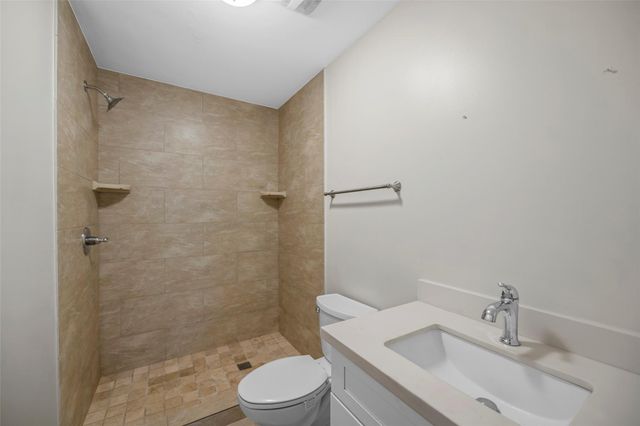 6918 Irvington Boulevard A, Houston, TX 77022