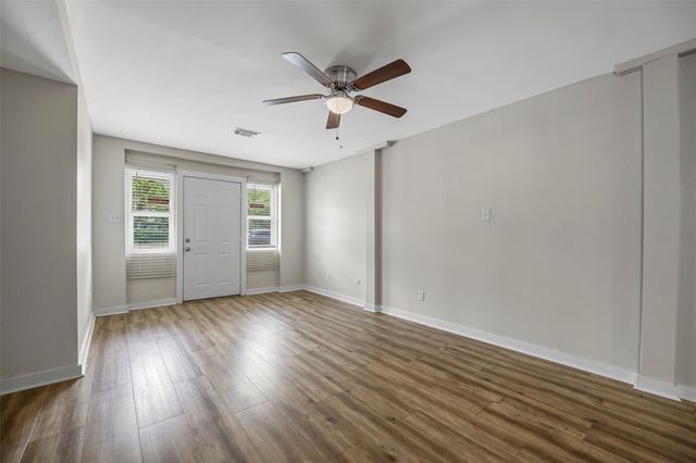 6918 Irvington Boulevard A, Houston, TX 77022